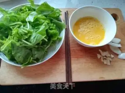 Make Scrambled eggs step 1