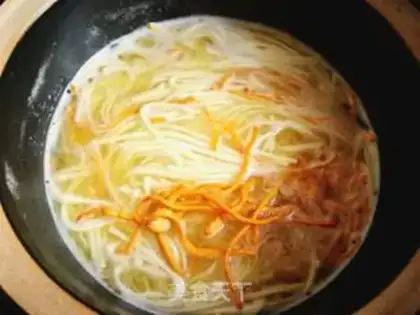 Make Puffy chicken noodles step 4