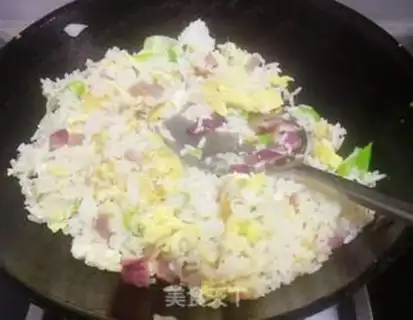 Make Eggs and rice step 7