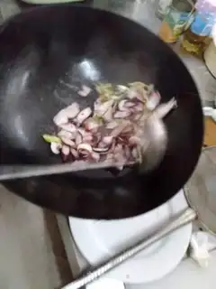 Make Dried horse teeth and meat buns step 1
