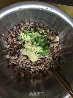 Make Dried horse teeth and meat buns step 2