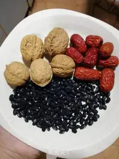 Make Red-tree walnuts produce black bean paste step 0