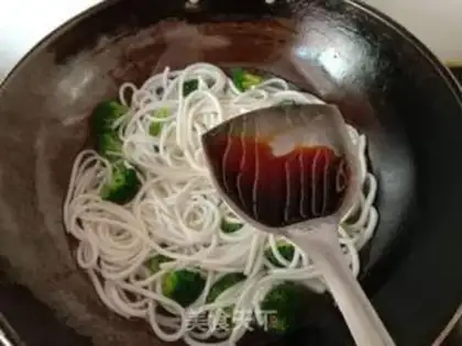 Make Puffed rice with broccoli step 7
