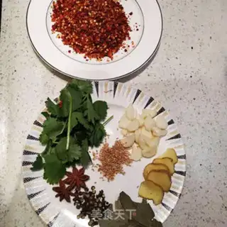 Make Homemade pepper oil step 0