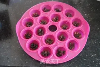 Make Ghost lollipop cake step 6