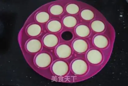 Make Ghost lollipop cake step 7