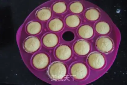Make Ghost lollipop cake step 9