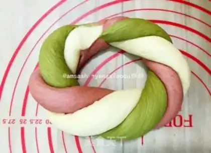 Make Christmas Ring bread step 12