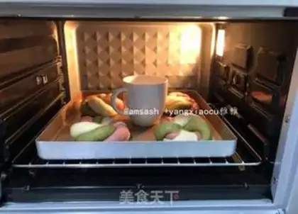 Make Christmas Ring bread step 13