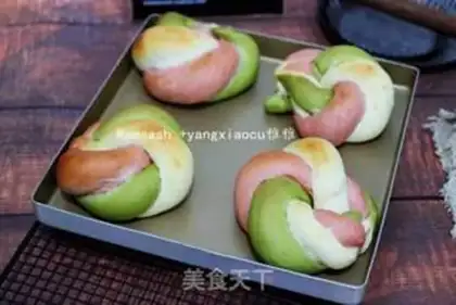 Make Christmas Ring bread step 15