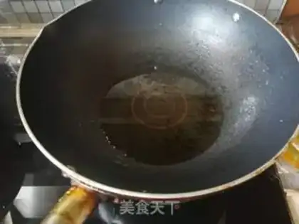 Make Tomato fried eggs step 2