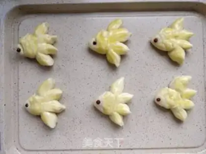 Make Kiss the fish and hand bread step 14