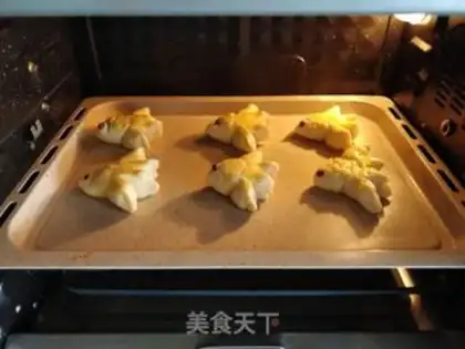 Make Kiss the fish and hand bread step 15