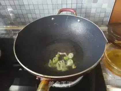 Make Tomato fried eggs step 6