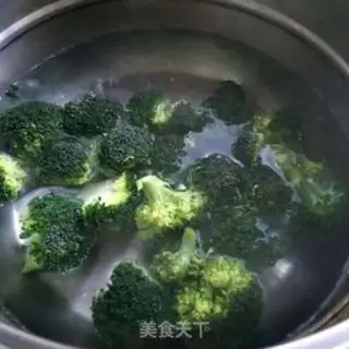Make Shrimp fried broccoli step 2