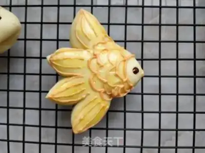 Make Kiss the fish and hand bread step 17