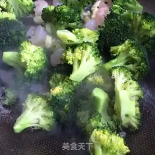Make Shrimp fried broccoli step 5
