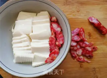 Make The fragrance tofu holds the eggs step 3