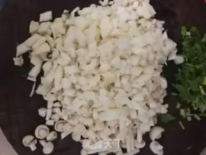 Make Seafood mushroom ham soup step 1