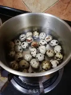 Make The halogenated quail egg step 1