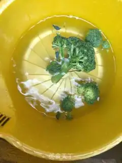 Make Potato-head broccoli step 10