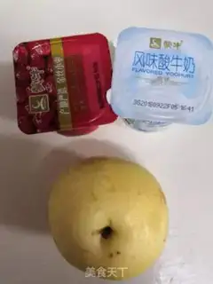 Make Pear with yogurt step 1
