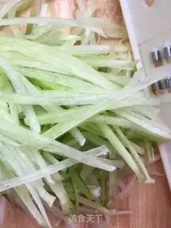 Make Roach-cracked shrimp step 1