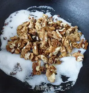 Make Salt walnuts step 3