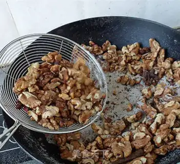 Make Salt walnuts step 6