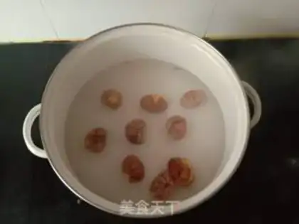 Make Steam chestnut pigeon soup step 1