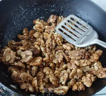 Make Amber walnuts step 5