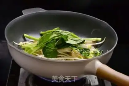 Make Shrimp fried river powder step 2