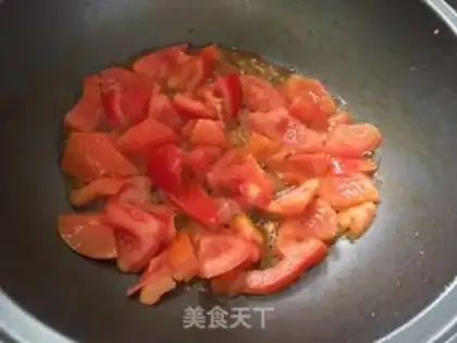 Make Tomato fried eggs step 2