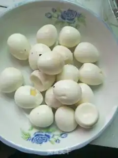Make Quail egg nutrient soup step 3