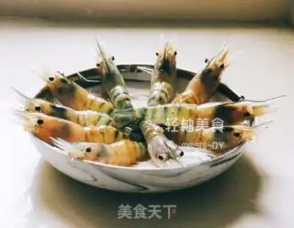 Make A garlic fan with a shrimp back step 4