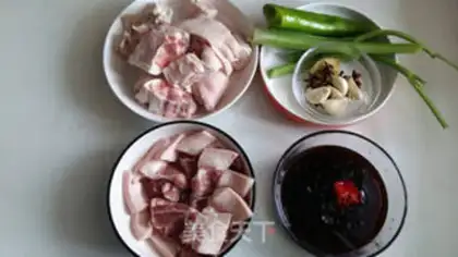 Make Soy pig hoof, plum step 0