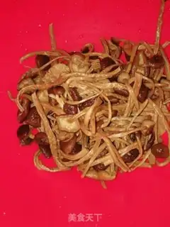 Make A dry pot of tea and mushrooms step 0