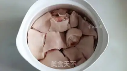 Make Soy pig hoof, plum step 3