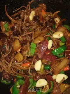 Make A dry pot of tea and mushrooms step 7
