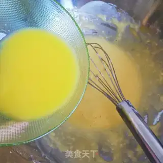 Make Halloween frosting doughnuts step 7