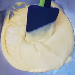 Make Halloween frosting doughnuts step 9