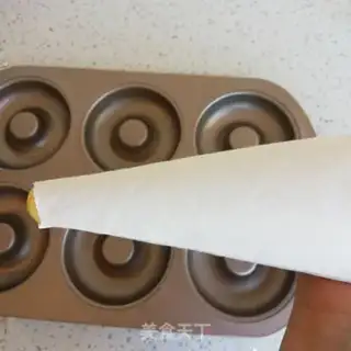 Make Halloween frosting doughnuts step 10
