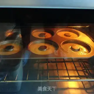 Make Halloween frosting doughnuts step 12