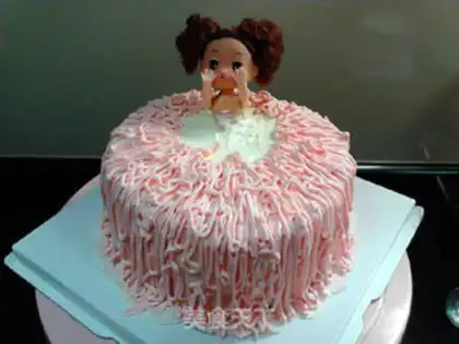 Make A bubble bath and a doll cake step 14