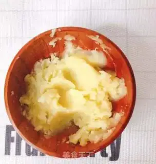 Make Egg bun mashed potatoes step 3
