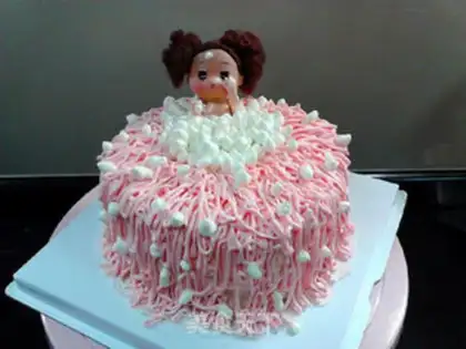Make A bubble bath and a doll cake step 17