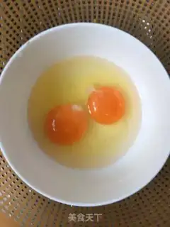 Make Garlic eggs fried dry step 1