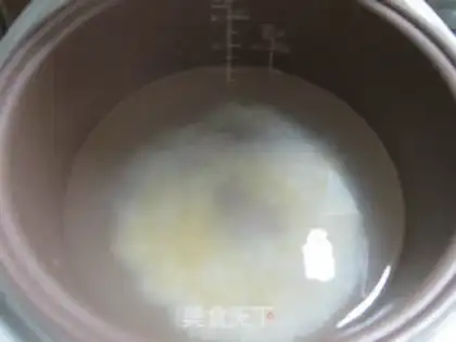 Make Two rice porridges for duck eggs step 1