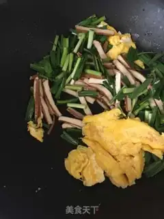 Make Garlic eggs fried dry step 4