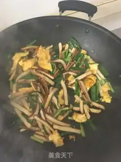 Make Garlic eggs fried dry step 6